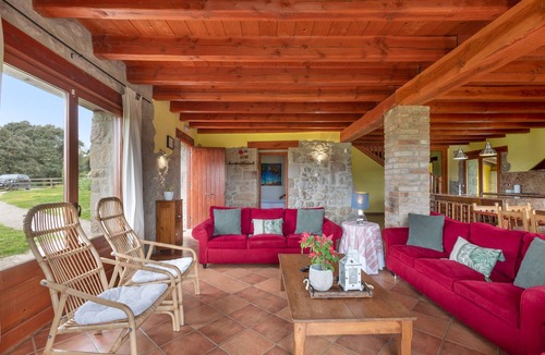Gironella House | Country House 'La Serreta' with Mountain View, Private Pool and Wi-Fi
