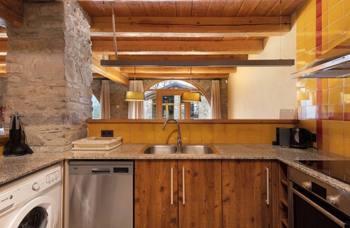 Vilada House | Country House 'La Serra' with Mountain View, Private Pool and Wi-Fi