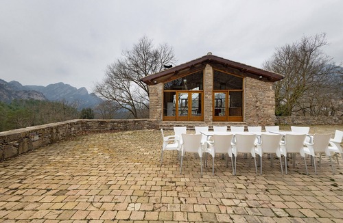 Vilada House | Country House 'La Serra' with Mountain View, Private Pool and Wi-Fi