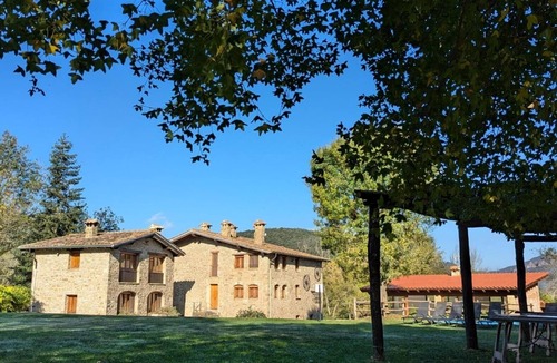 Santa Pau House | Country House 'Mas El Carrer - La Cabana' with Mountain View, Shared Pool and Wi-Fi