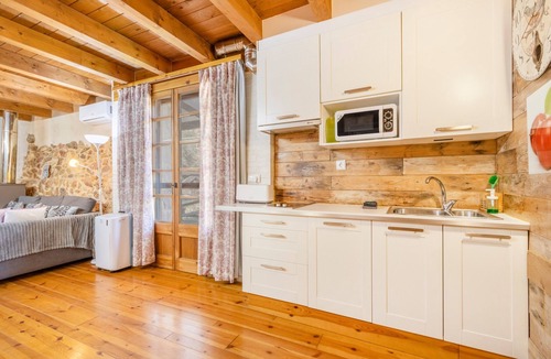 Oden Villa | Country House 'Moli' with Lake Views, Wi-Fi and Air Conditioning