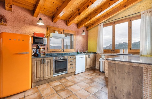 Montcortes House | Country House 'Sisquet' with Mountain View, Private Terrace and Wi-Fi