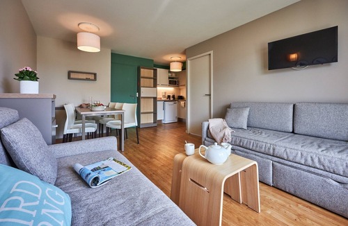 Courseulles-sur-Mer Apartment | Courseulles Family Apartment for 6