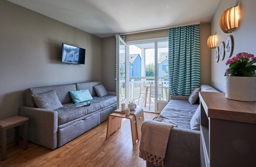 Courseulles-sur-Mer Apartment | Courseulles Family Apartment for 6