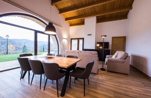 Sant Joan de Les Abadesses Ski Chalet | Cozy mountain house in the Pyrinees