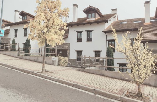 Badaguas Apartment | Cozy 2-Bedroom Apartment with Sofa Bed Near Jaca - Sleeps 6