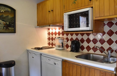 Meribel Apartment | Cozy 2-Room Apartment Near Ski Lifts, Bus Stop & Restaurants - Sleeps 4