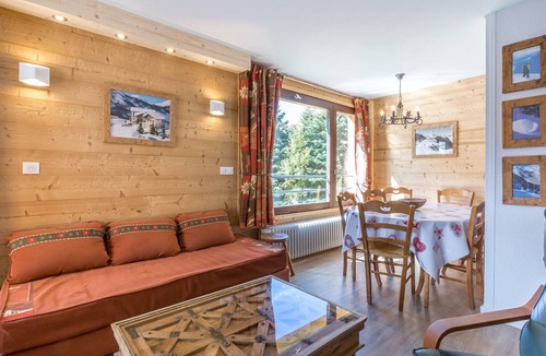 Le Cret Apartment | Cozy and Comfortable Apartment with South Balcony in Val-d'Isère