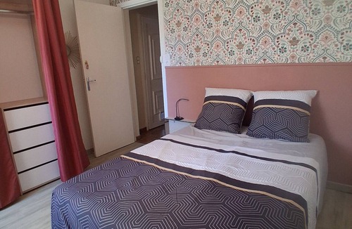Tarbes House | Cozy and Comfortable Room