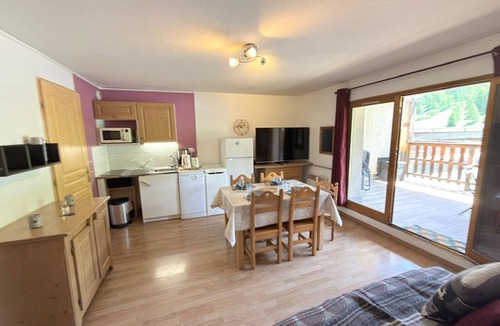 Montgenevre Apartment | Cozy apartment facing slopes - 4 guests