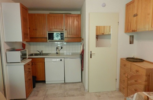 Le Pleynet Apartment | Cozy Apartment for 5, Ski-in/Ski-out, Balcony, Near Slopes and ESF, Free Parking