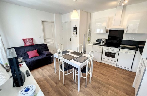 Granville Apartment | Cozy apartment with elevator, 150m from beach and casino, free WiFi