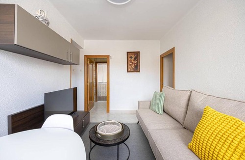 Cornella de Llobregat Apartment | Cozy Apt In Cornella 2 Mins From The Metro