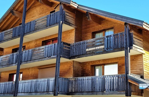 La Joue du Loup Ski Chalet | Cozy chalet for 8 with parking at La Joue du Loup