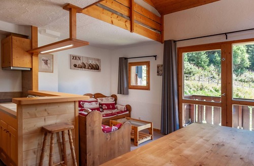 Meribel-Mottaret Apartment | Cozy chalet in Méribel with mezzanine and equipped kitchen