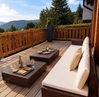 Les Angles Ski Chalet | Cozy chalet with his garden and view of the lake !