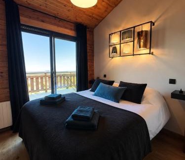 Les Angles Ski Chalet | Cozy chalet with his garden and view of the lake !