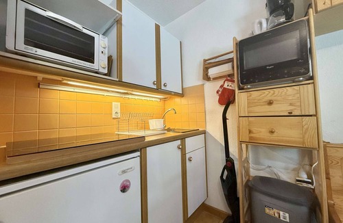 Praz-sur-Arly Apartment | Cozy Ground Floor Studio Cabin in Praz-sur-Arly with Terrace - Sleeps 5
