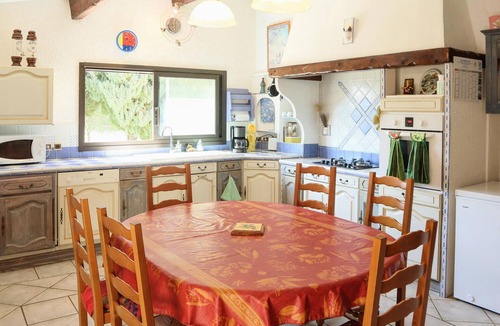 Rochefort-du-Gard House | Cozy home in Rochefort-du-Gard