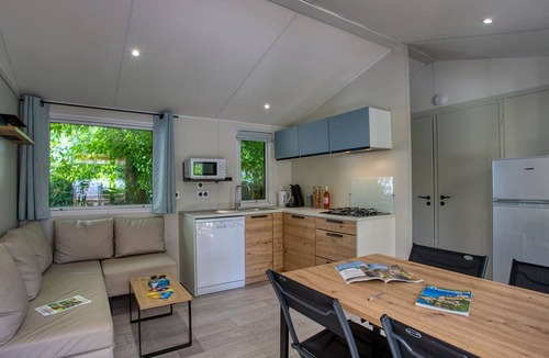 Grolejac House | Cozy Mobile Home with Terrace in Groléjac