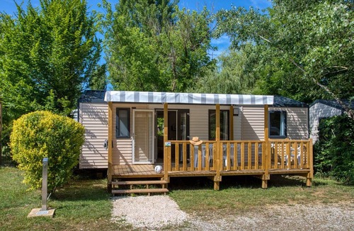 Grolejac House | Cozy Mobile Home with Terrace in Groléjac