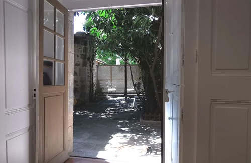 Le Puy-en-Velay Apartment | Cozy Retreat in Puy-en-Velay with Private Courtyard and WIFI