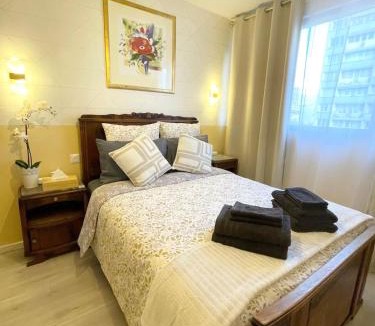 Quartier de la Maison-Blanche Apartment | Cozy & Spacious 3BR Paris Apartment with Balconies Metro 6 Glacière