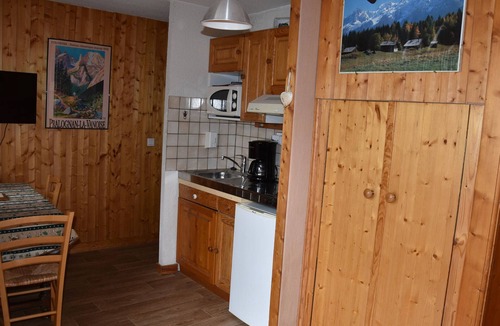 Pralognan-la-Vanoise Apartment | Cozy studio near shops, south balcony