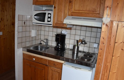 Pralognan-la-Vanoise Apartment | Cozy studio near shops, south balcony