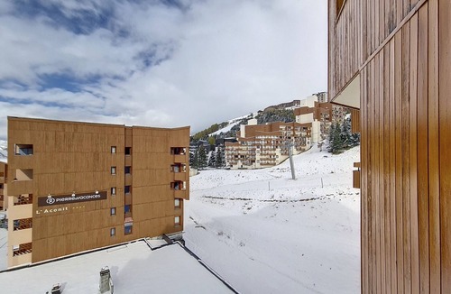 Les Bruyeres Apartment | Cozy studio at ski slopes with balcony