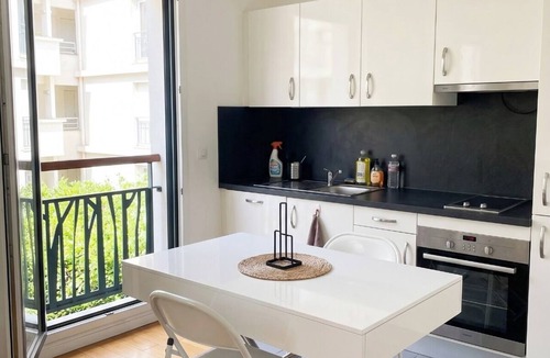 Quartier de la Folie-Mericourt Apartment | Cozy Studio - Boulevard Jules Ferry, 11th Arrondissement