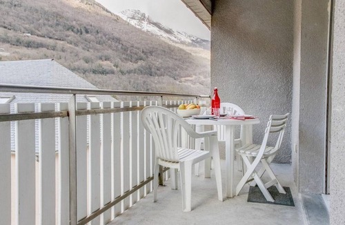 Luz-Saint-Sauveur Apartment | Cozy Studio Cabin for 5 with South-Facing Balcony, Parking, Near Luz-Saint-Sauveur Amenities
