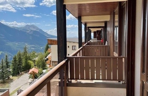 Orcieres-Merlette Apartment | Cozy studio for 4, pets allowed, near slopes, south-facing balcony
