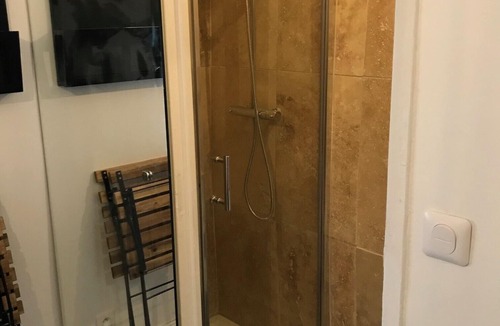 Grande Cote - Annonciade Apartment | Cozy Studio for 2 People, Blandan, Sathonay, Terreaux