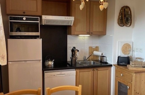 Orcieres-Merlette Apartment | Cozy Studio for 2 on Ski Slopes with Pool, Parking, and Free Wi-Fi