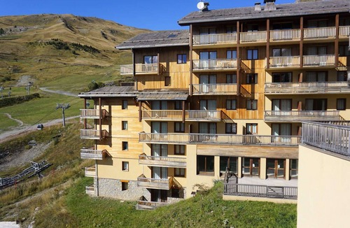 Orcieres-Merlette Apartment | Cozy Studio for 2 on Ski Slopes with Pool, Parking, and Free Wi-Fi