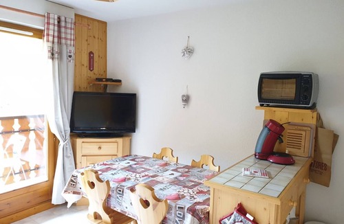 Saint-Jean-dʼAulps Apartment | Cozy studio with direct piste access in Saint-Jean-d'Aulps