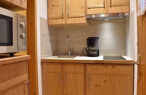 Meribel Centre Apartment | Cozy Studio, Ski-In/Ski-Out, Near Shops & Restaurants, Méribel Centre
