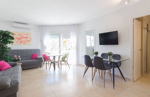 Salou City Centre Apartment | Cozy studio with air conditioning located in heart of Salou.