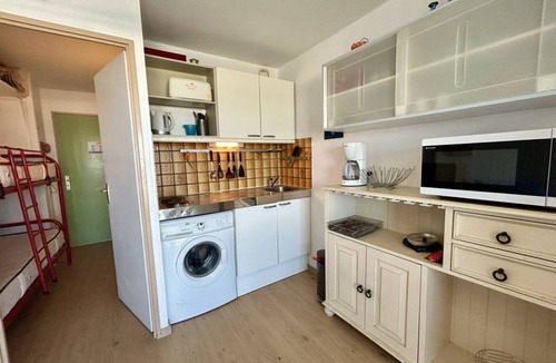 Saint-Cyprien Plage Apartment | Cozy Studio with Marina View, Pool & Parking - Steps from Beach, St. Cyprien