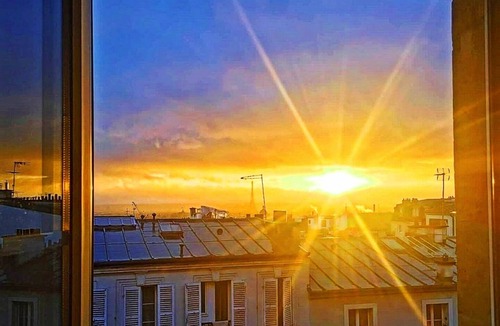 Montmartre Apartment | Crazy Skyshow Flat in Montmartre