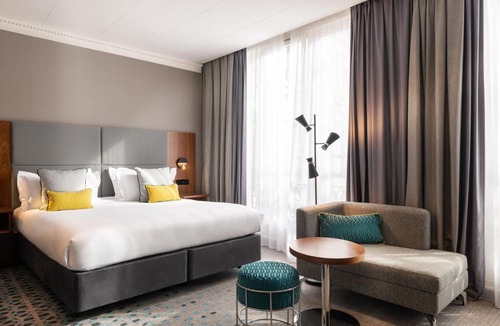 Quartier de la Folie-Mericourt Hotel | Crowne Plaza Paris - Republique by IHG