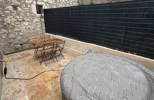 Cruas House | Cruas 2 bedrooms, private Jacuzzi, terrace (CNPE)