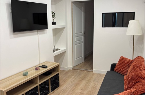 Cruas House | Cruas 2 bedrooms, private Jacuzzi, terrace (CNPE)