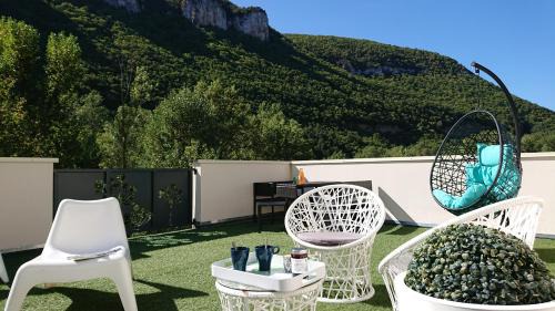 Mostuejouls House | DANDELION GITE SPA Gorges du Tarn piscine jacuzzi rivière vue exceptionnelle villa nature design