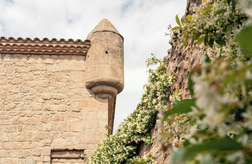 Santa Maria de Merles House | Design 17th-century masia with pool & views