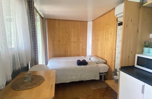 Castellar del Valles House | Detached mini house on horse farm in the middle of nature