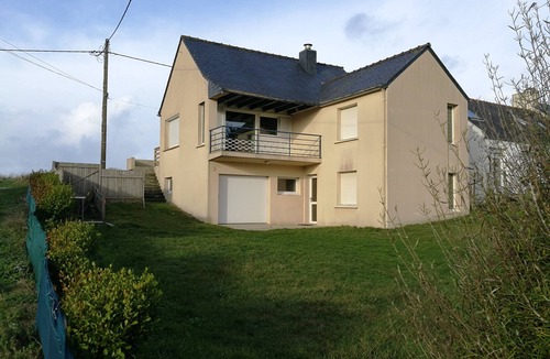 Plouescat House | Detached house for 5 people; direct access to the beach.