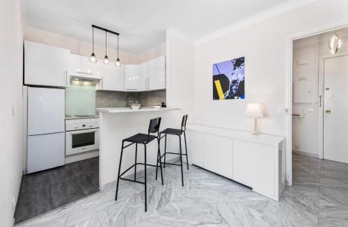 Roquebrune-Cap-Martin Apartment | Deux pièces front de mer avec parking