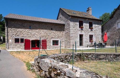 Saint-Denis-en-Margeride House | Digitales en margeride